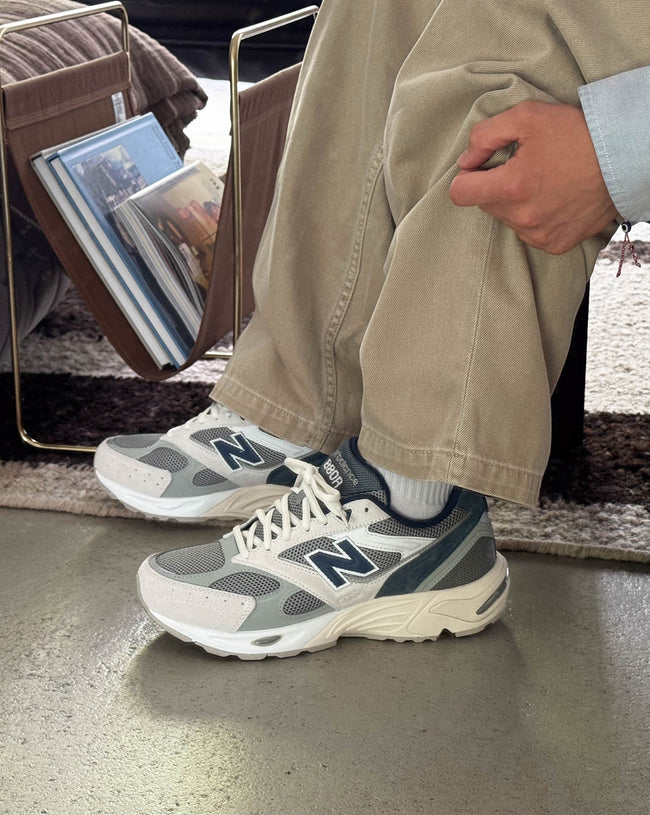 New Balance 880R Main Image