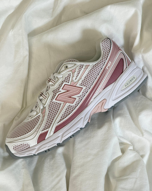 New Balance 740 Main Image