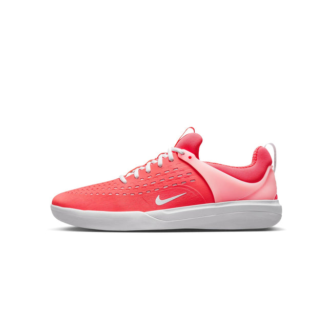 Nike SB Mens Zoom Nyjah 3 Shoes Hover Image