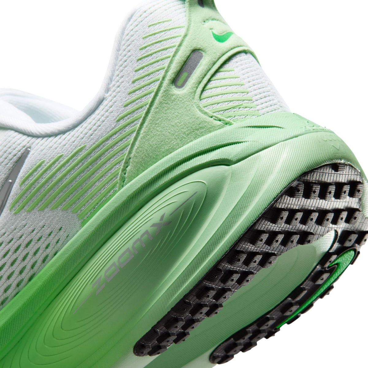 Nike Womens Vomero 18 Shoes
