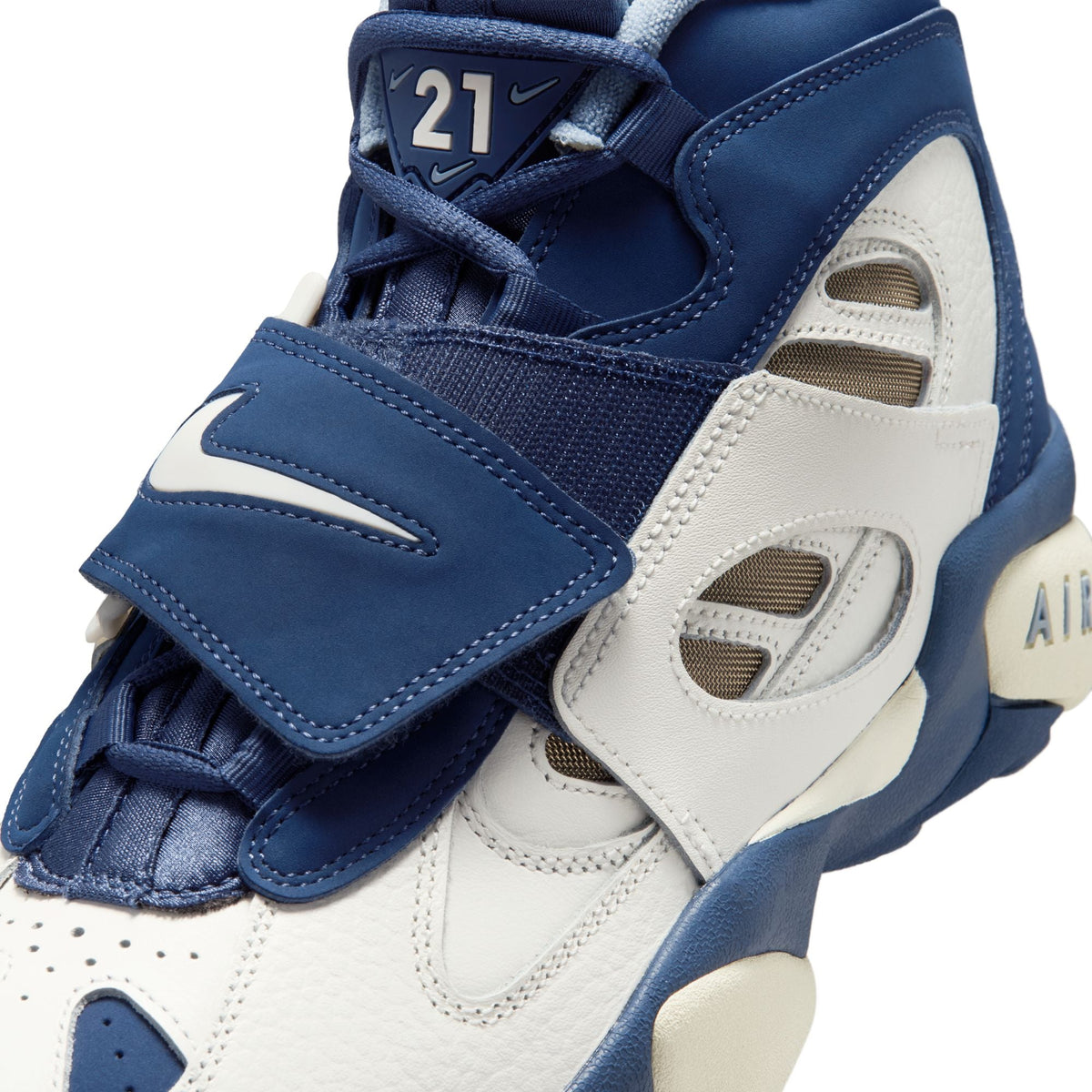 Nike Mens Air Diamond Turf II Shoes