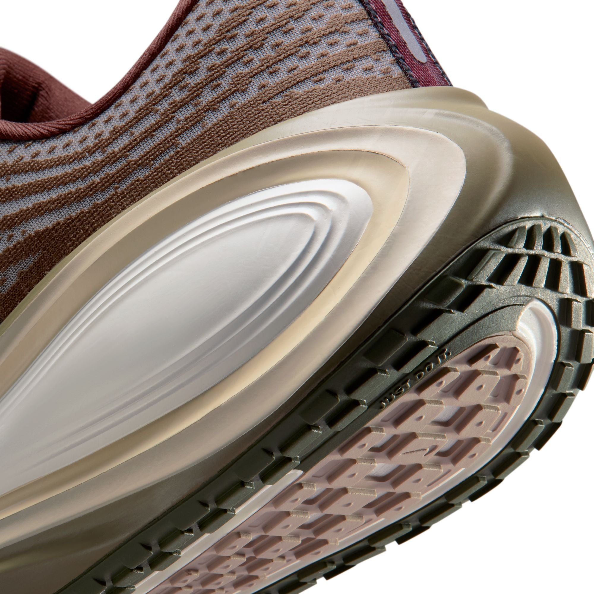 Nike Mens Vomero Plus QS Shoes