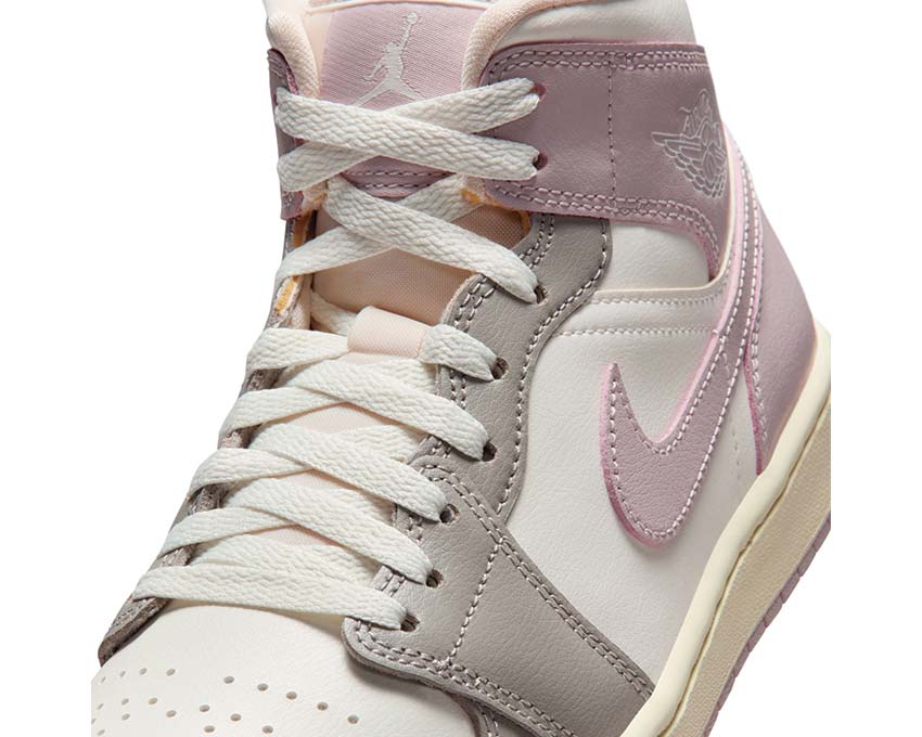 Air Jordan 1 Mid W "Particle Rose"