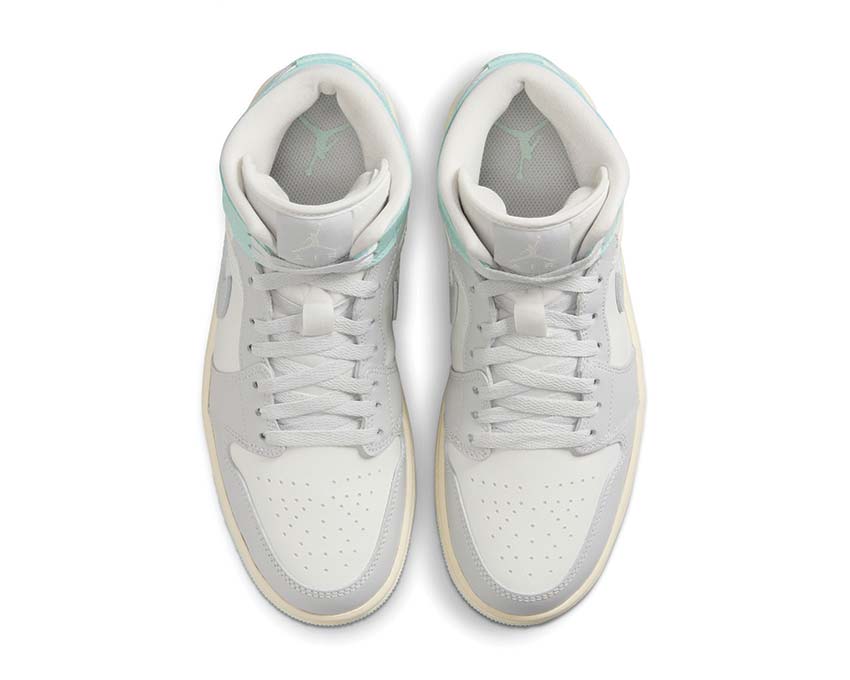 Air Jordan 1 Mid W