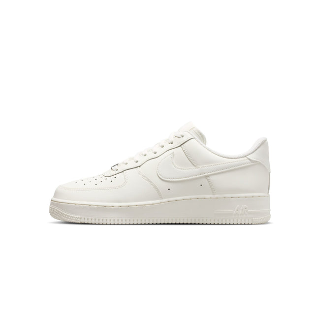 Nike Mens Air Force 1 '07 Shoes Hover Image