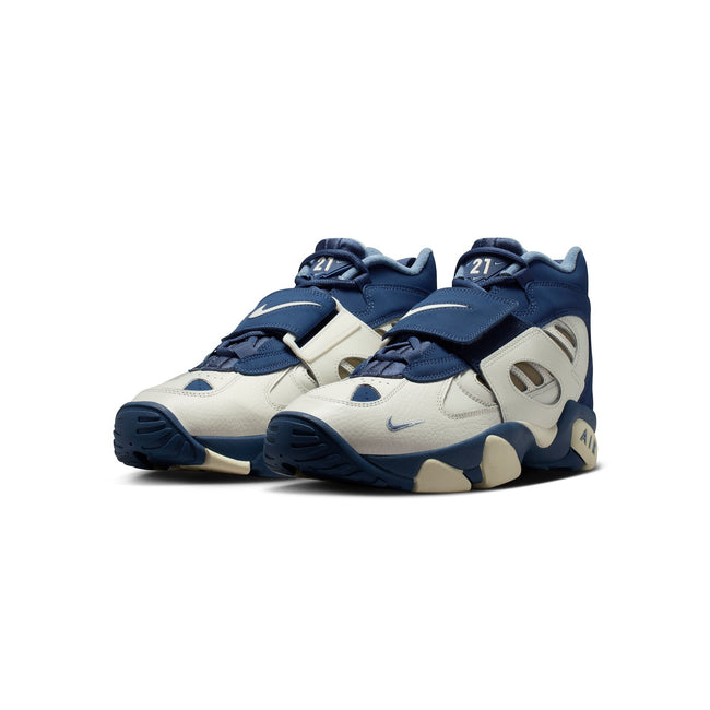 Nike Mens Air Diamond Turf II Shoes Main Image
