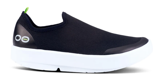 Women's Oofos OOmg eeZee Low Shoe Hover Image