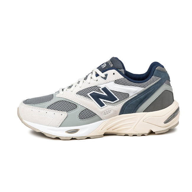 New Balance 880R Hover Image