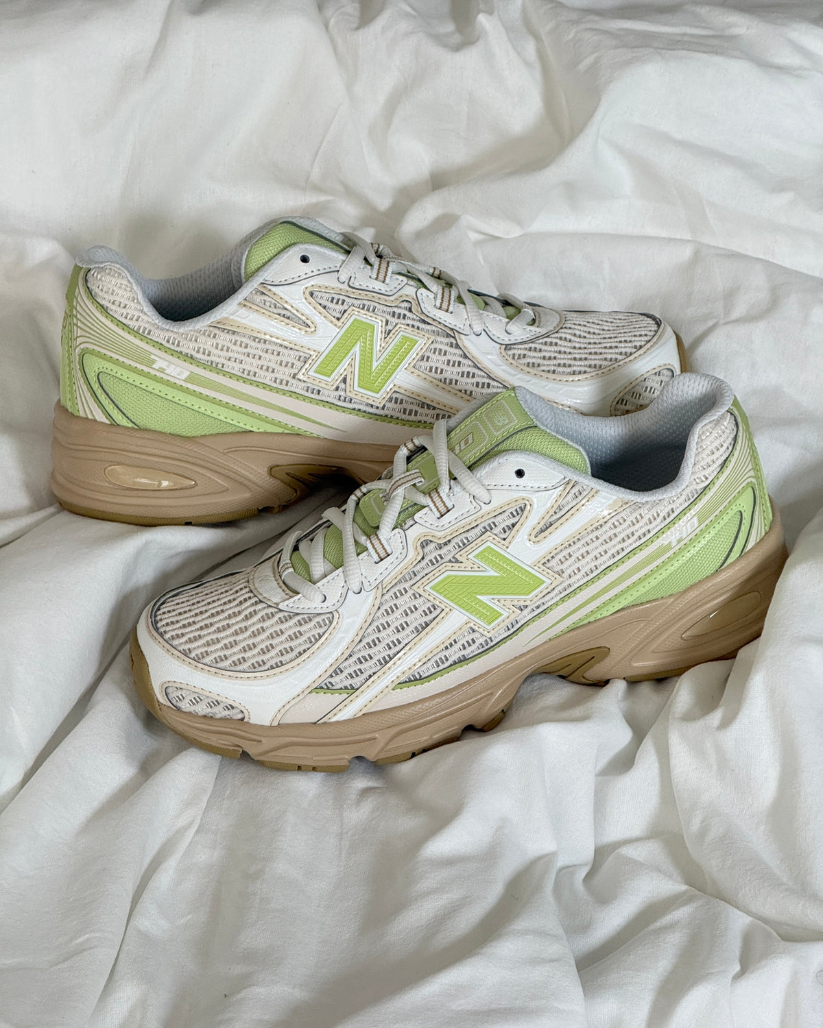 New Balance 740