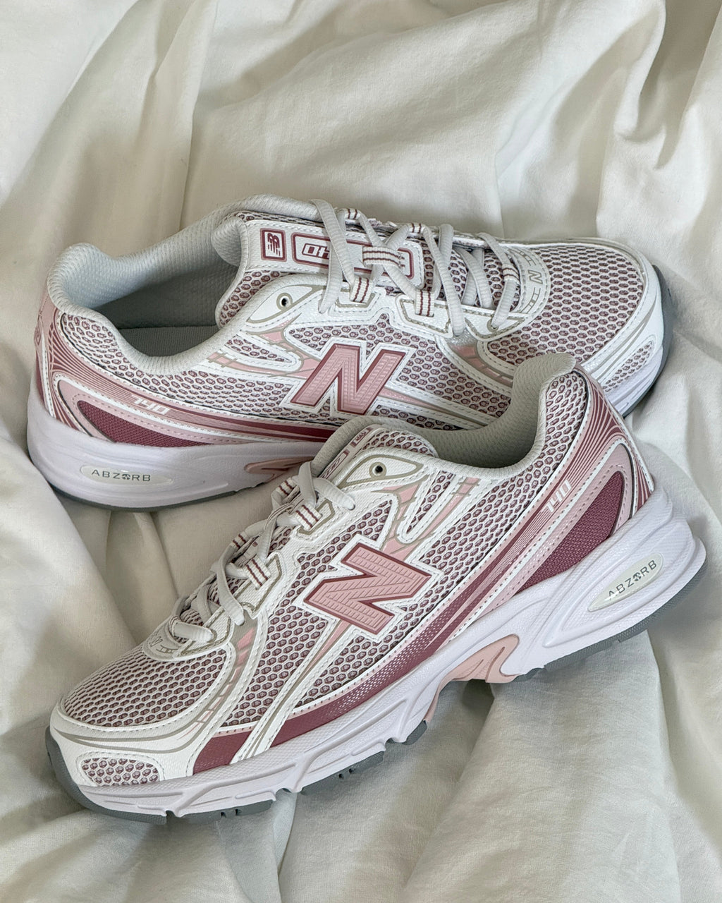 New Balance 740