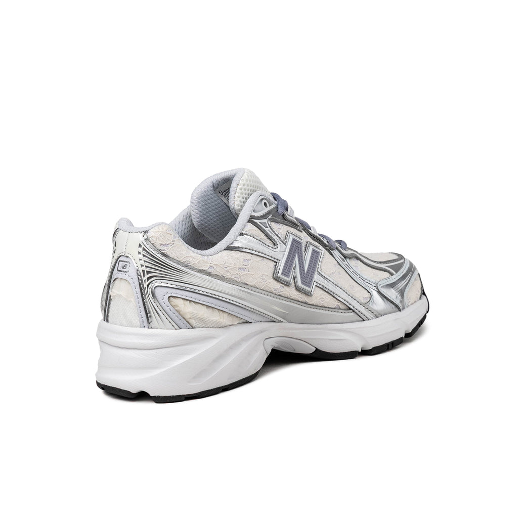 New Balance 740